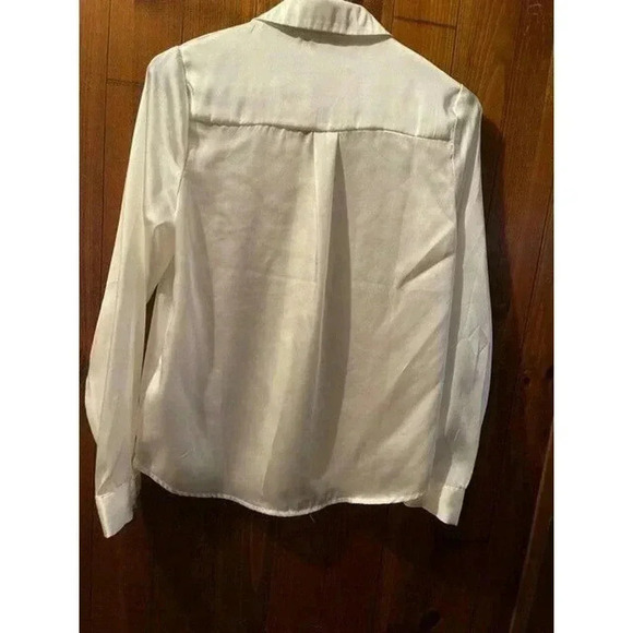 FOREVER 21 SMALL WHITE TOP W/BUTTONS - Picture 3 of 4